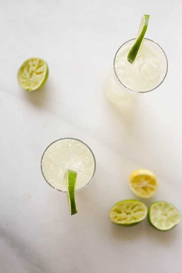 Sweet, tart, and bubbly fresh squeezed sparkling margaritas made with elderflower liquor (St. Germaine), cava or sparkling wine / champagne, tequila, and fresh squeezed lemon and lime juice (or sour mix). The recipe and other cinco de mayo margarita inspiration is available on The Wood and Spoon Blog // thewoodandspoon.com