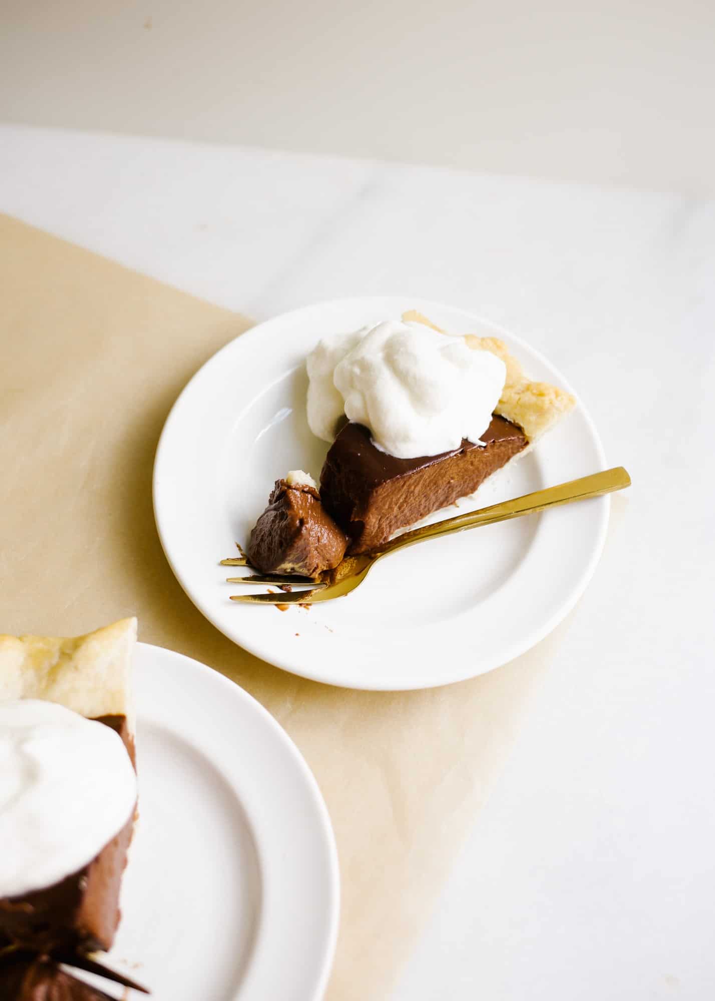 Chocolate Pudding Pie by Wood and Spoon blog. This is an old fashioned Southern chocolate cream pie with a flaky butter and shortening homemade pie crust and an egg custard filling made with cocoa powder! This is a stovetop pie that is a simple treat for a crowd all year round. Chocolate lovers will enjoy this rich dessert on thewoodandspoon.com