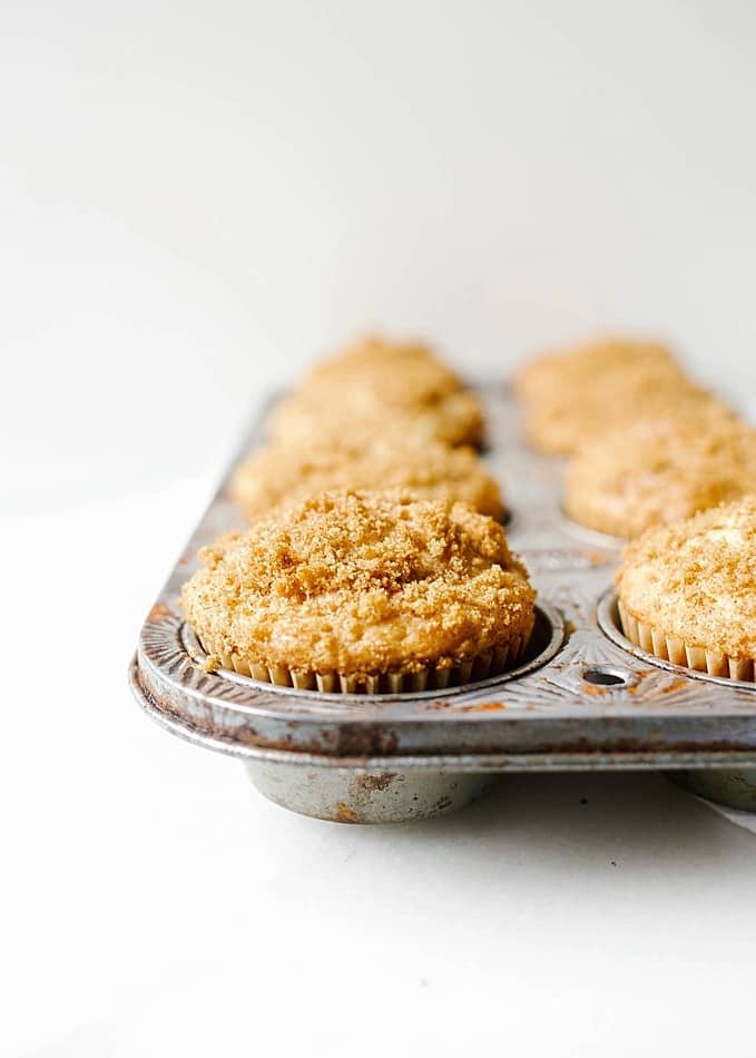 Coffee Cake Muffins recipe by Wood and Spoon Blog. This is a simple, fluffy breakfast treat with a cinnamon sugar swirl. Based on a classic sour cream coffee cake, these muffins and sweet and perfect for weekend brunch. Find the simple how to for this easy Easter baked good at thewoodandspoon.com